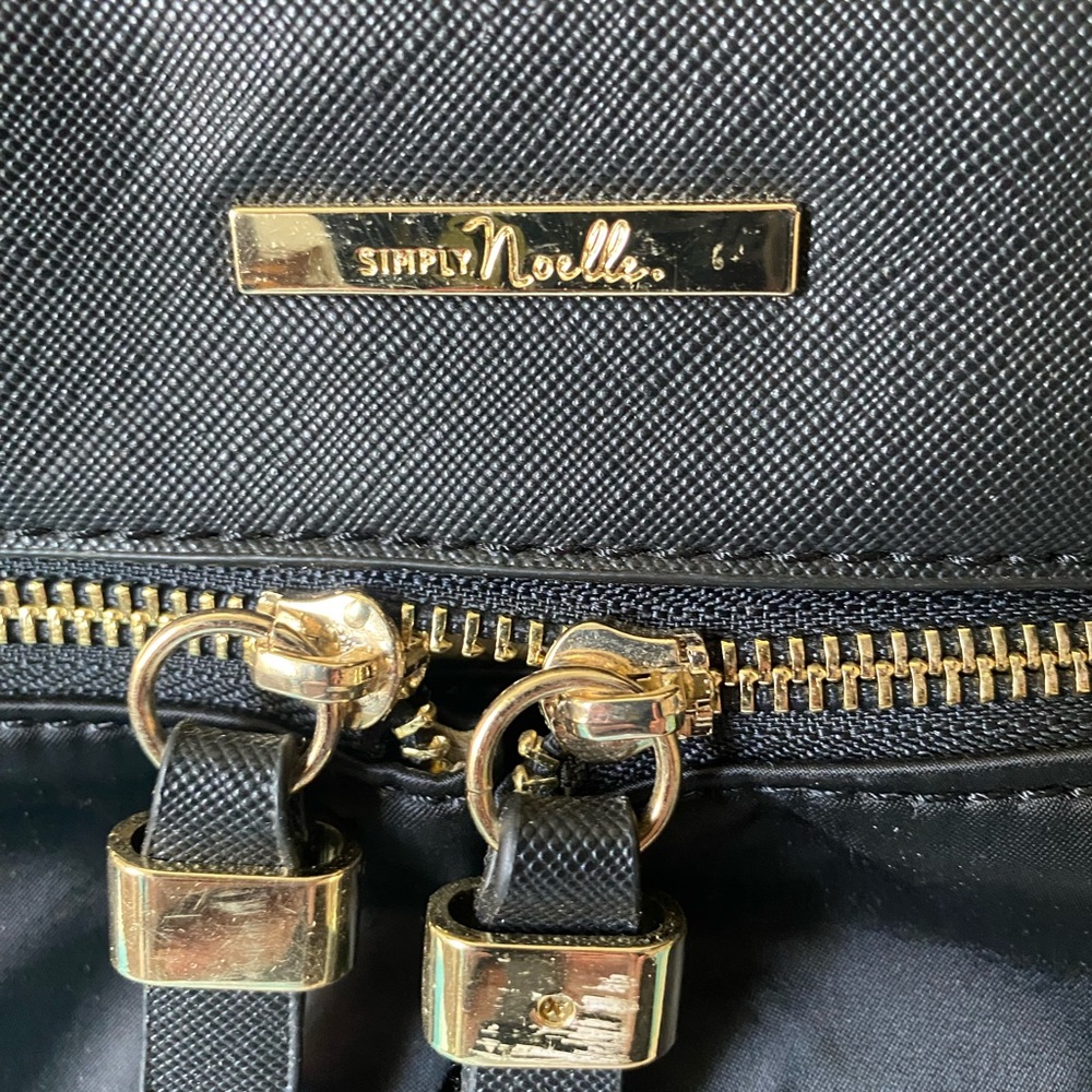 Simply Noelle Carry On Rolling Black and Gold Bag w/LapTop Compartment - Picture 8 of 11